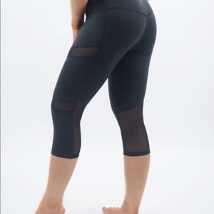 Zyia Mid Rise Mesh Crop Legging XS